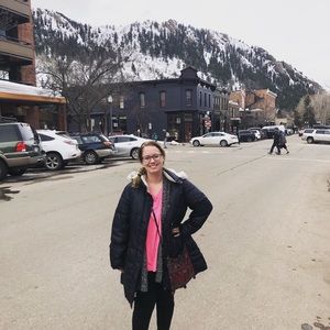 Meet your Posher, Elise